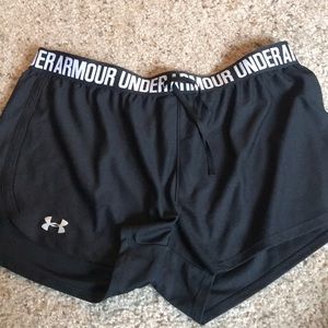 Black under armour work out shorts